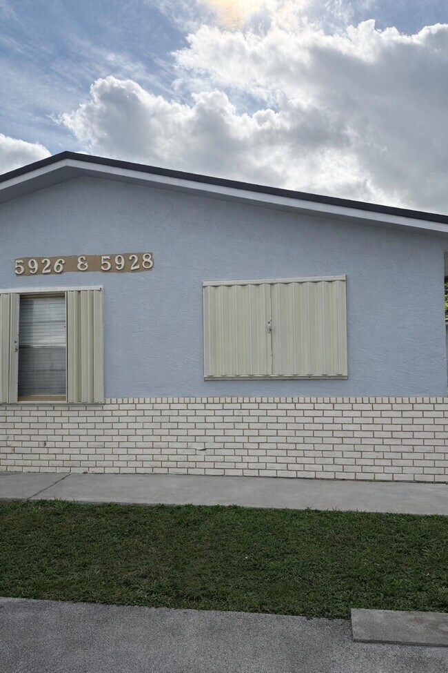 Foto del edificio - 5930 Pierce St