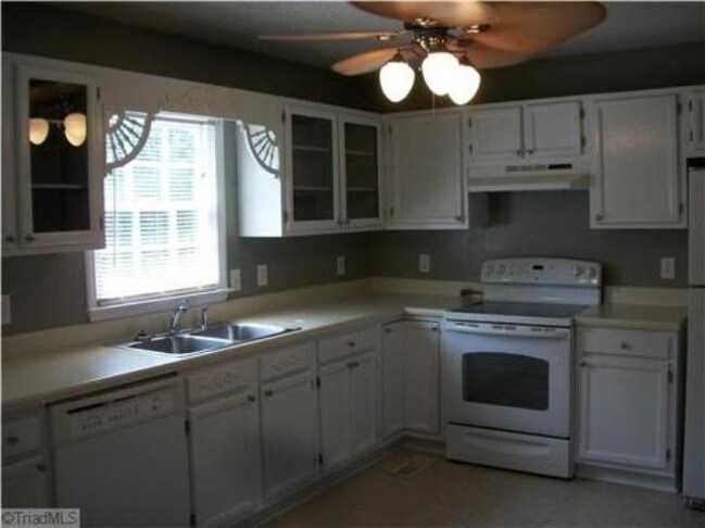 Building Photo - 6876 Yadkinville Rd.