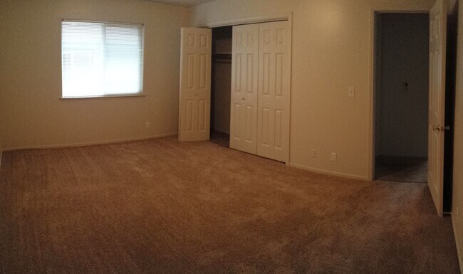 Foto del edificio - 3/2 House with Double Car garage in McK