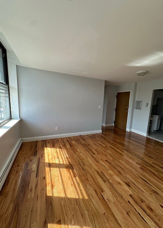 Foto del edificio - Main Street Commons - Beautifully Renovate...