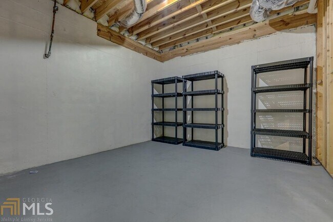 Building Photo - 9585 Stoney Ridge Ln