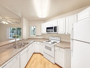 Building Photo - 7585 Charmant Dr