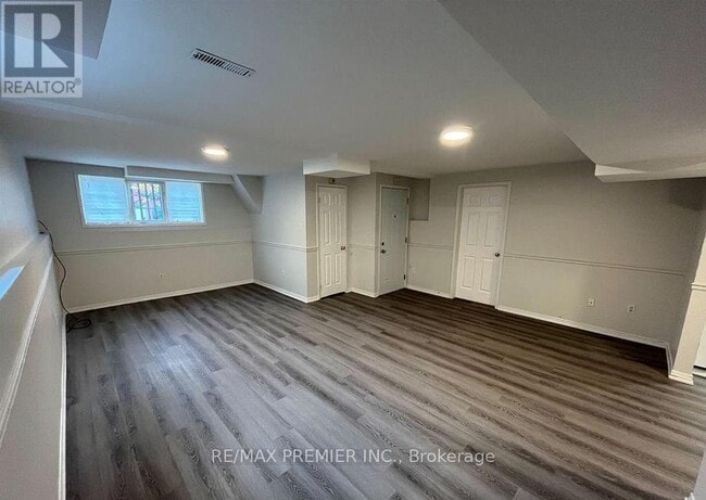 Building Photo - 11 Draper Crescent