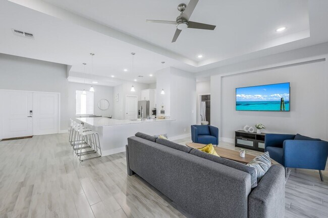 Foto del edificio - Charming 3BR House in Cape Coral