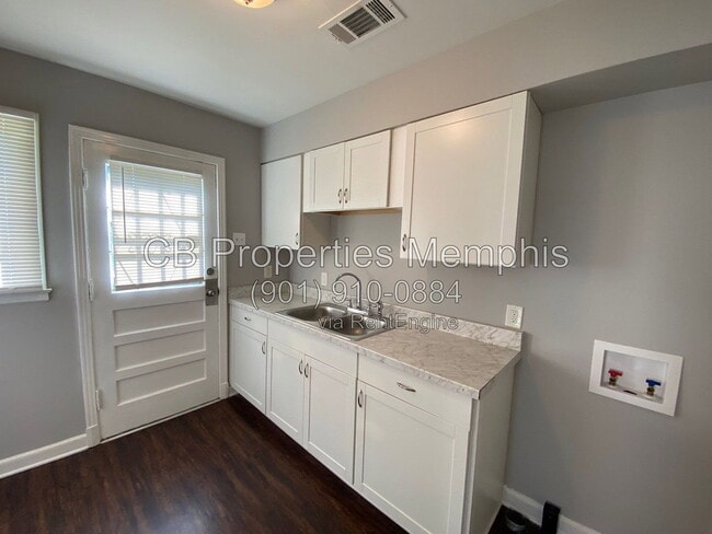 Building Photo - 1190 Inman Cove