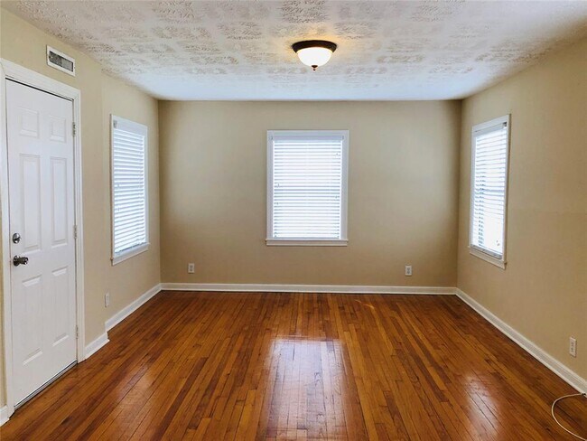 Foto del edificio - 3445 Rosedale St