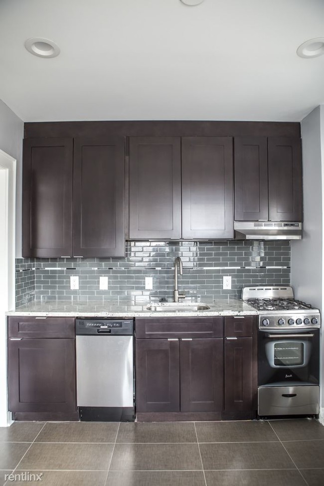 Building Photo - Studio, 1 bath 4plex - 9 E Como Ave