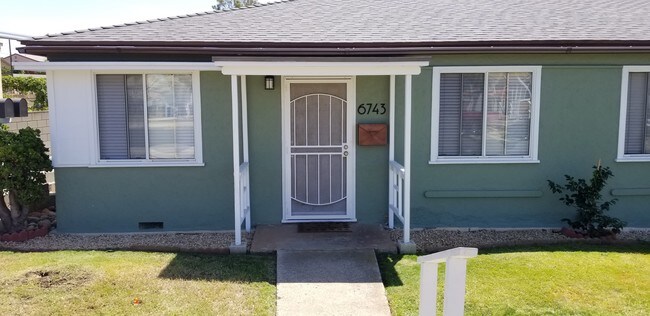 Foto del edificio - 6743 S Elman St