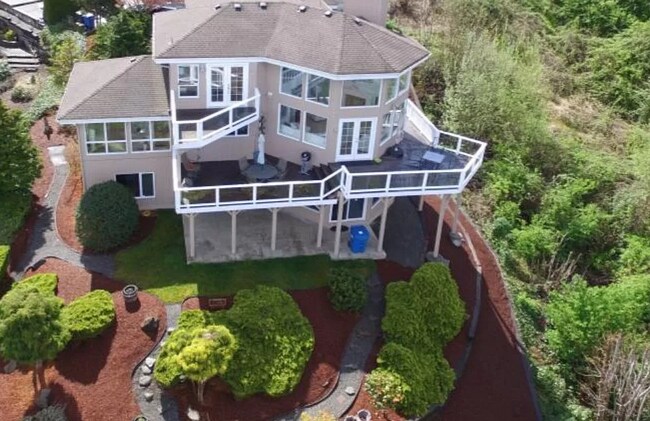 Foto del edificio - 3695 Sqft. Home with 180 degree Sound views!