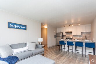 2BR, 1BA - 720 SF - North 49 Apartments