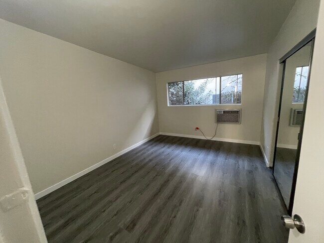 Building Photo - 4087 Tujunga Ave