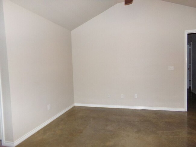Foto del edificio - 4 Bed 2 bath house
