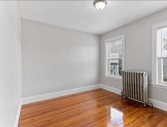 Building Photo - 156 Talbot Ave