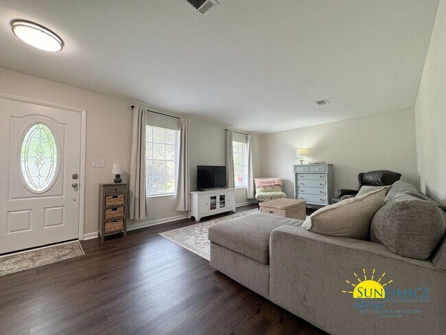 Foto del edificio - Updated 3-Bedroom Home in desirable Kenwoo...