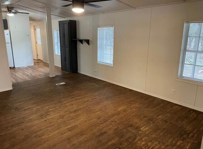 Foto del edificio - 23081 Nameless Rd