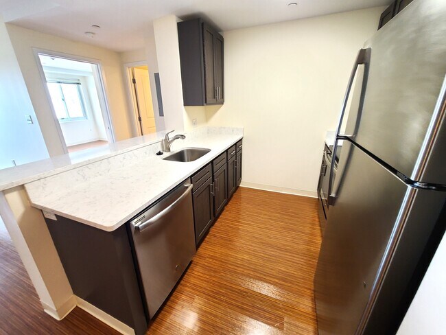 Building Photo - 401 Mt Vernon St