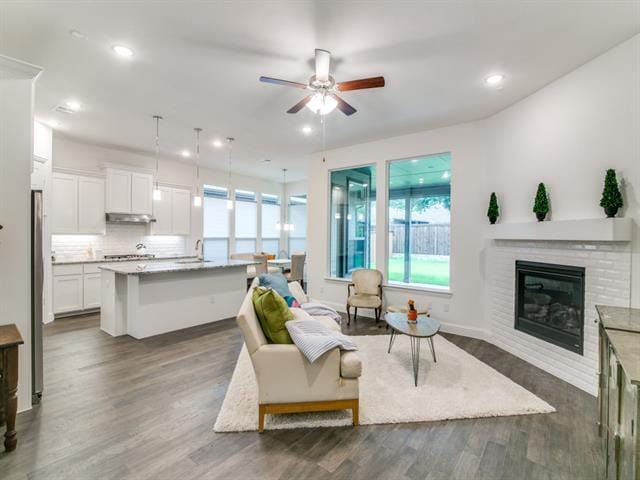 Foto del edificio - 7623 Coronado Dr