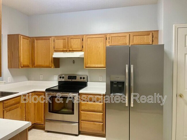 Foto del edificio - 2408 Laurel Falls Ln