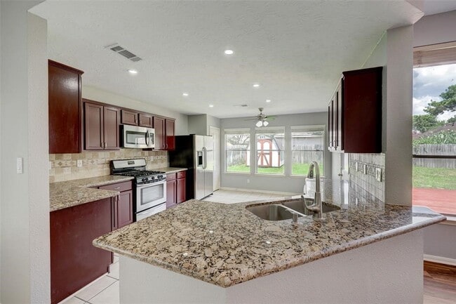 Foto del edificio - 9318 Tree Branch Dr