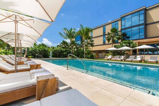 Foto del edificio - Park Lane Sunset Resort: Luxury Ala Moana Home w/ Private Pool, Hot Tub & Lanai