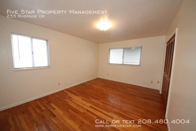 Building Photo - 255 Riverside Dr