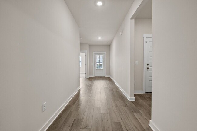 Foto del edificio - Spacious, Modern Ranch in Rossview!