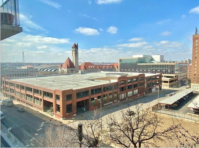 Building Photo - 210 N 17th St
