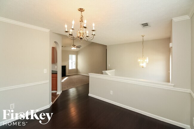 Building Photo - 576 Rosewood Cir