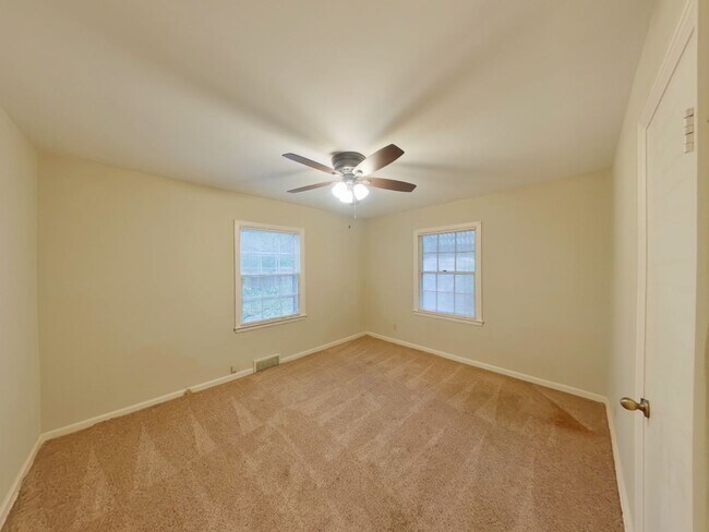 Foto del edificio - 5716 E 2nd St N