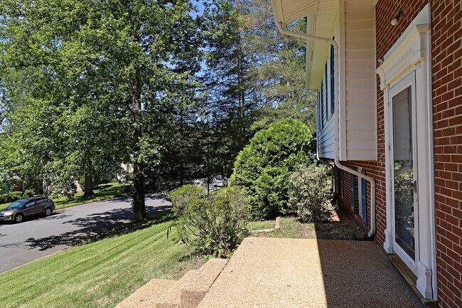 Foto del edificio - Move-in Ready, Pet-Friendly Northern Albemarle County Home