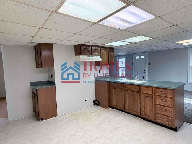 Building Photo - Two Bedroom House | Move In Ready