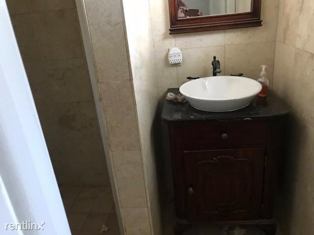 Foto del edificio - 1618 NE 33rd St