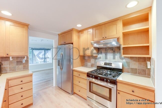 Building Photo - 380 Mt Defiance Cir SW