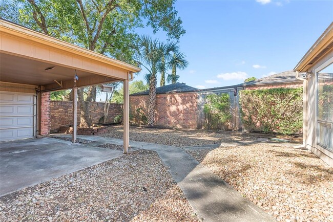 Building Photo - 8915 Beau Monde Dr