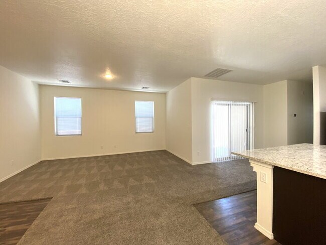 Foto del edificio - MUST SEE 3BR/2Bath