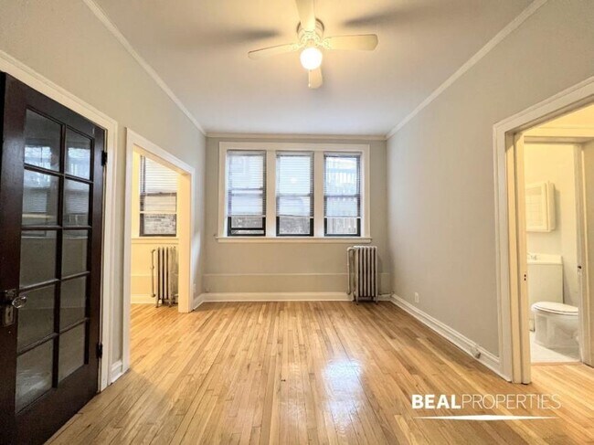 Foto del edificio - 0 bedroom in CHICAGO IL 60640