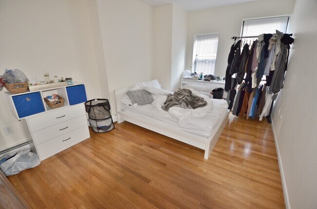 Foto del edificio - Symphony Road Apartments