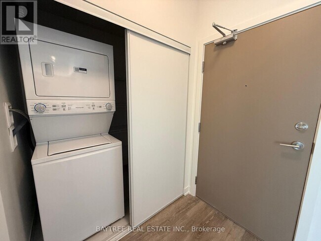 Photo du bâtiment - 1010 Sandy Beach Rd