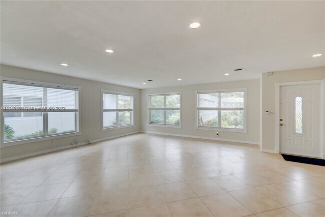 Building Photo - 4 br, 3 bath House - 308 N Crescent Dr