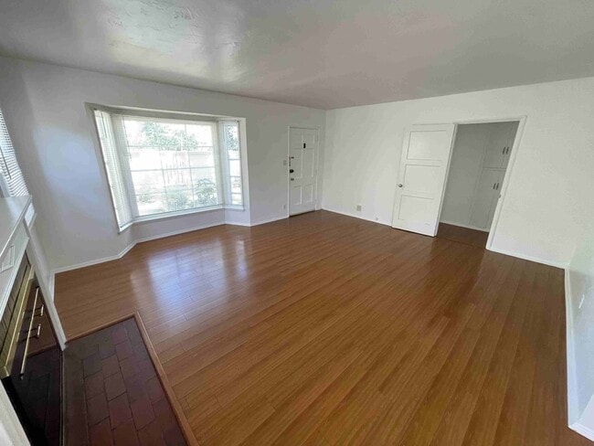 Building Photo - LOVELY SHERMAN OAKS HOME!