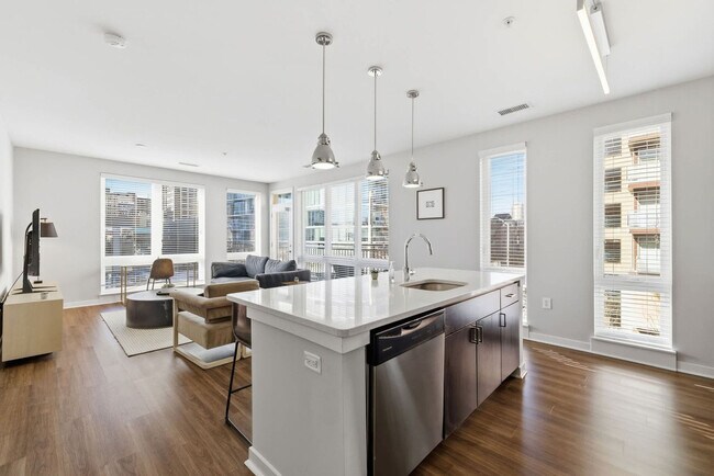 Foto del edificio - 421 E Market St