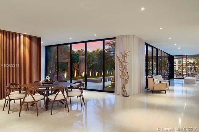 Foto del edificio - 1142 N Venetian Dr