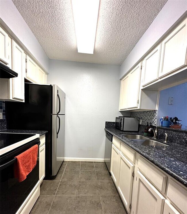 Building Photo - 2120 El Paseo St