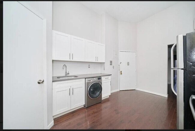 Foto del edificio - 2 bedroom in NEW YORK NY 10036
