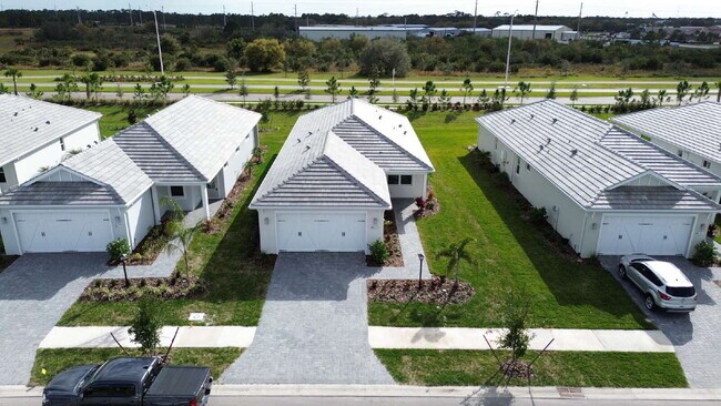 Foto del edificio - 8173 Sternway Rd