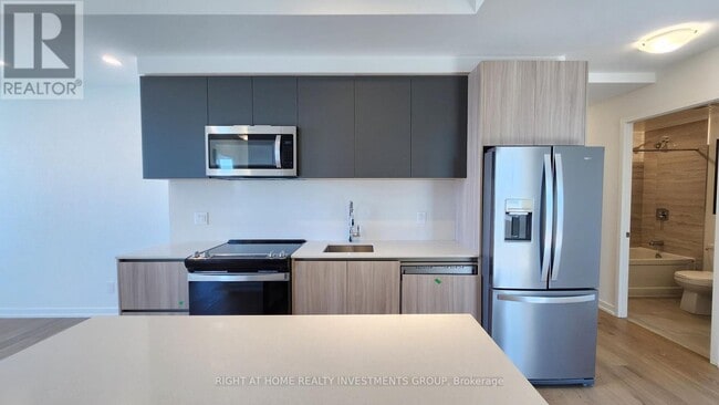 Building Photo - 3100-3100 Keele St