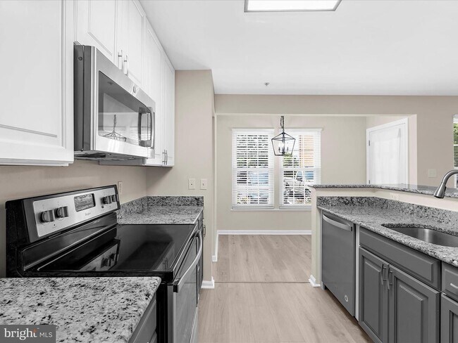 Foto del edificio - Ground Level Condo in Piney Orchard -Odenton