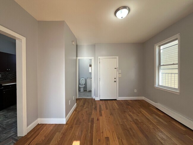 Building Photo - 158 Woodlawn Ave