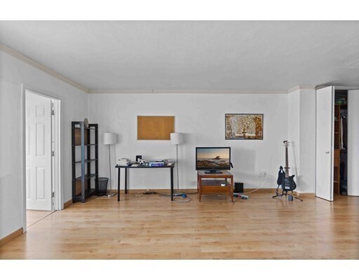 Foto del edificio - 8 Whittier Pl