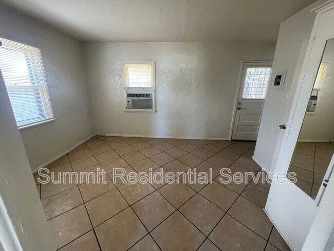 Building Photo - 3558 E Fairmount St